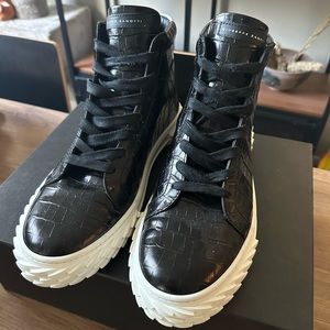 Giuseppe Zanotti Blabber- Black and white crocodile-print